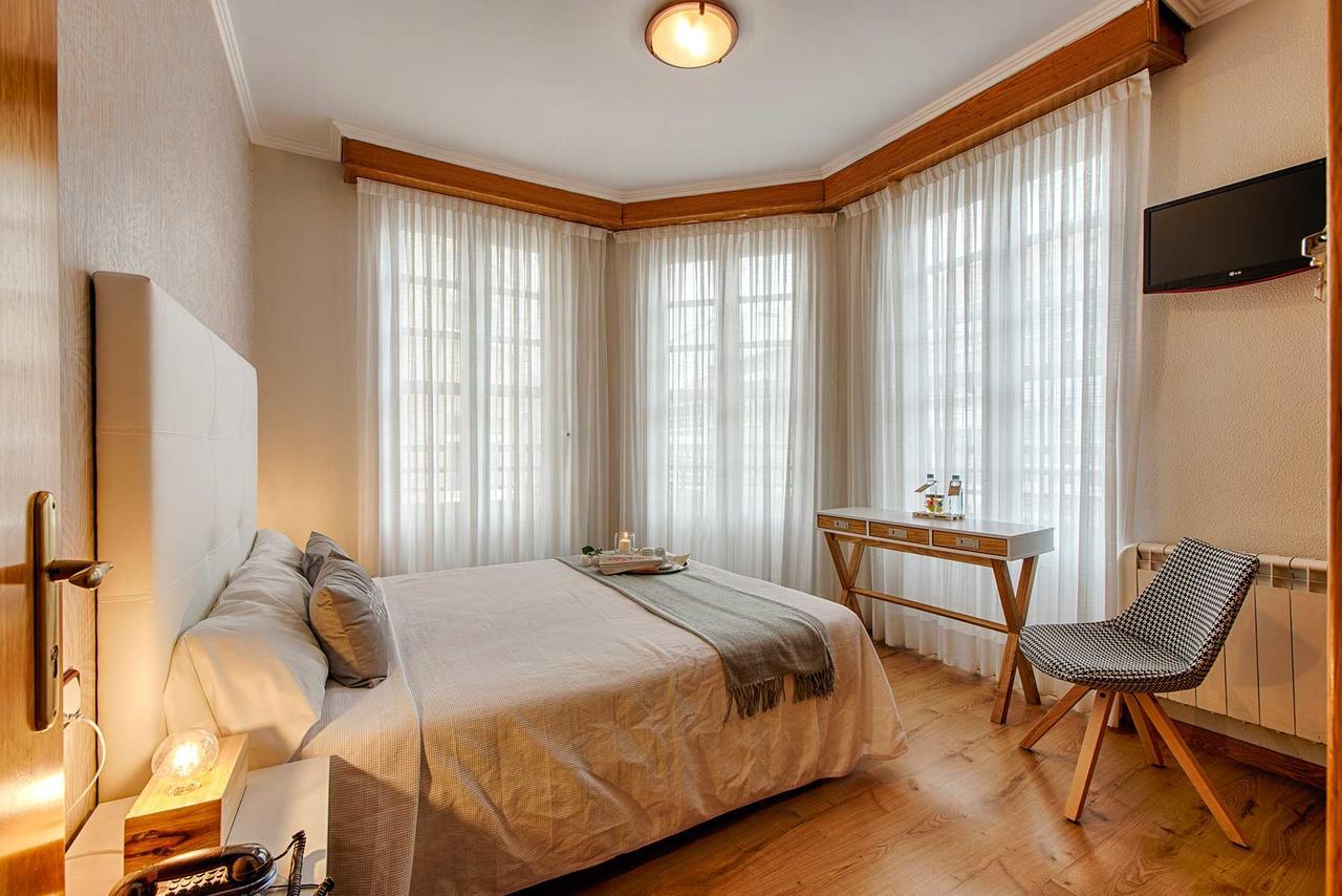 Hostal Zahara Ferrol Extérieur photo