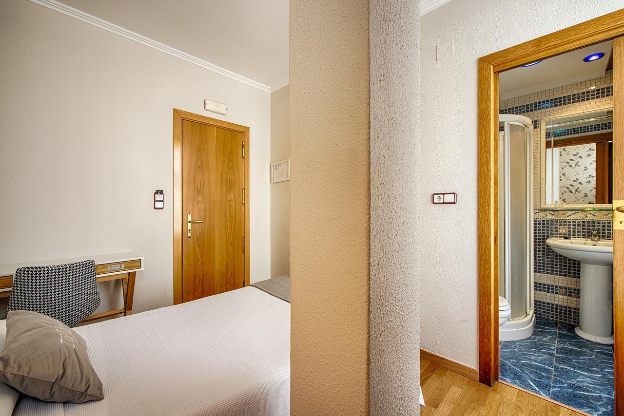 Hostal Zahara Ferrol Extérieur photo