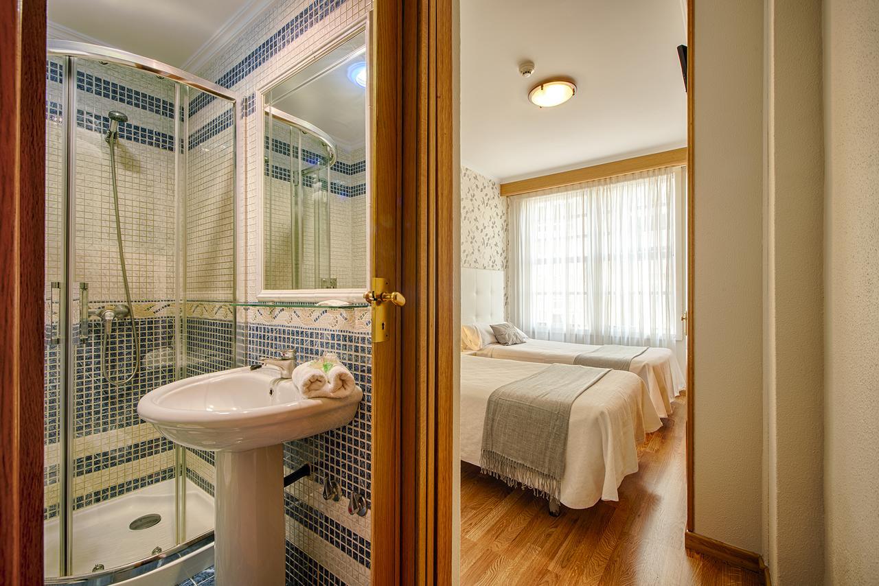 Hostal Zahara Ferrol Extérieur photo